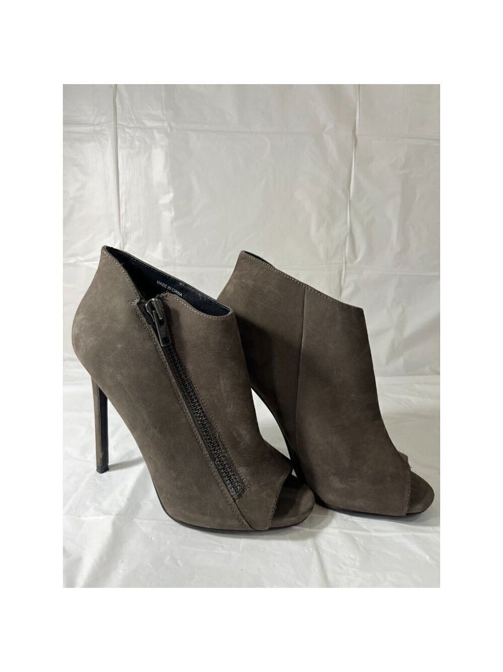 Steve Madden Mirabele grey Platform Suede Booties Sz 9